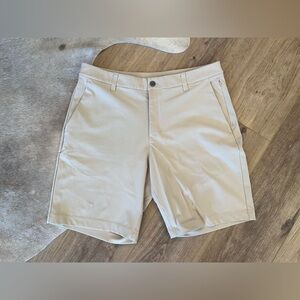 Lululemon khaki shorts – tan (Medium)